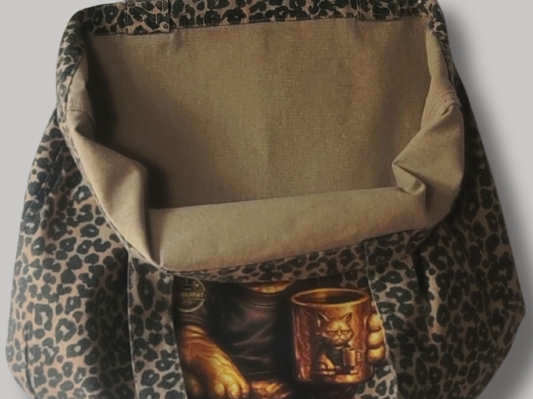 Tasche Easy Schick Tasche mit Leopardenmuster und einem Abbild eines Katze mit eine Tasse